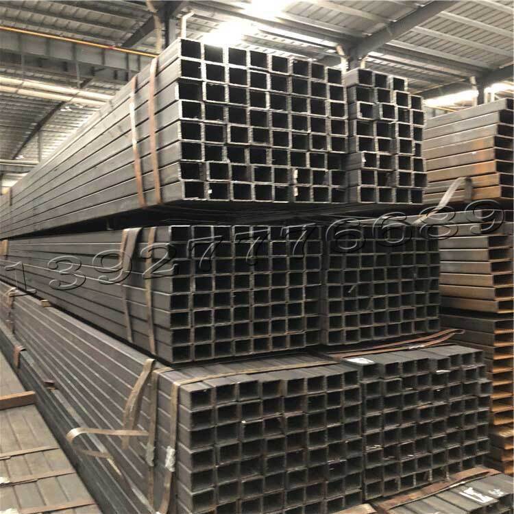 黑方管倉庫內產品